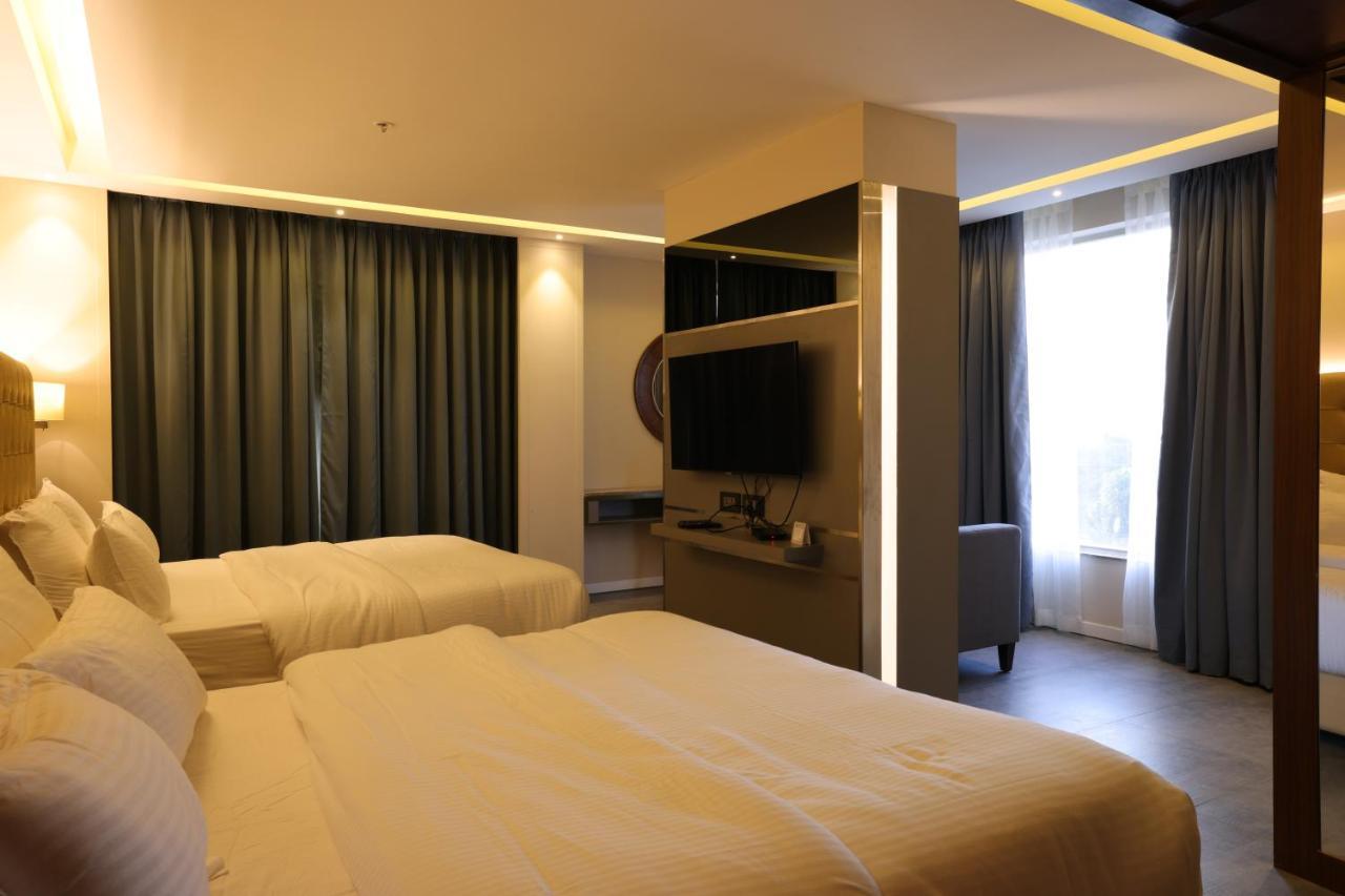 Hotel The Sea View, Mangalore Bagian luar foto