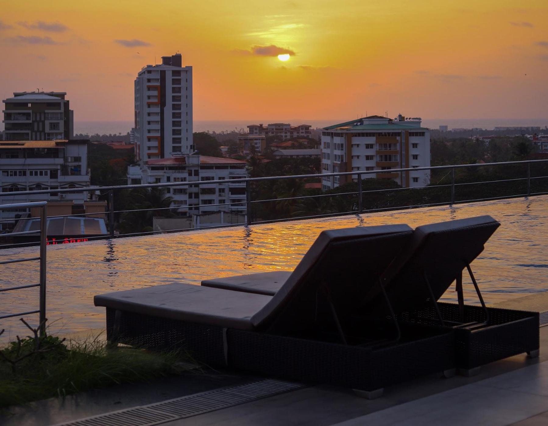 Hotel The Sea View, Mangalore Bagian luar foto