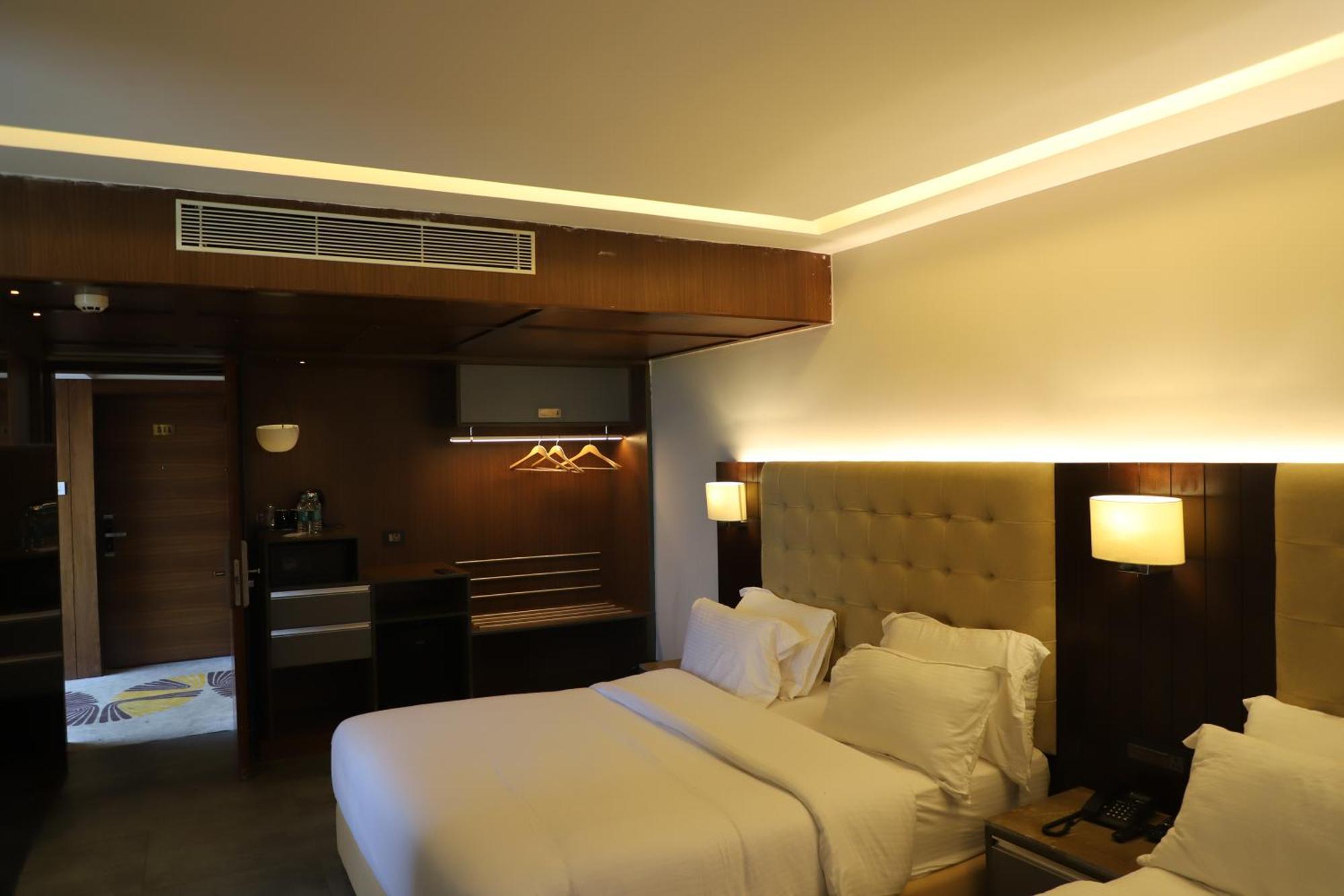 Hotel The Sea View, Mangalore Bagian luar foto